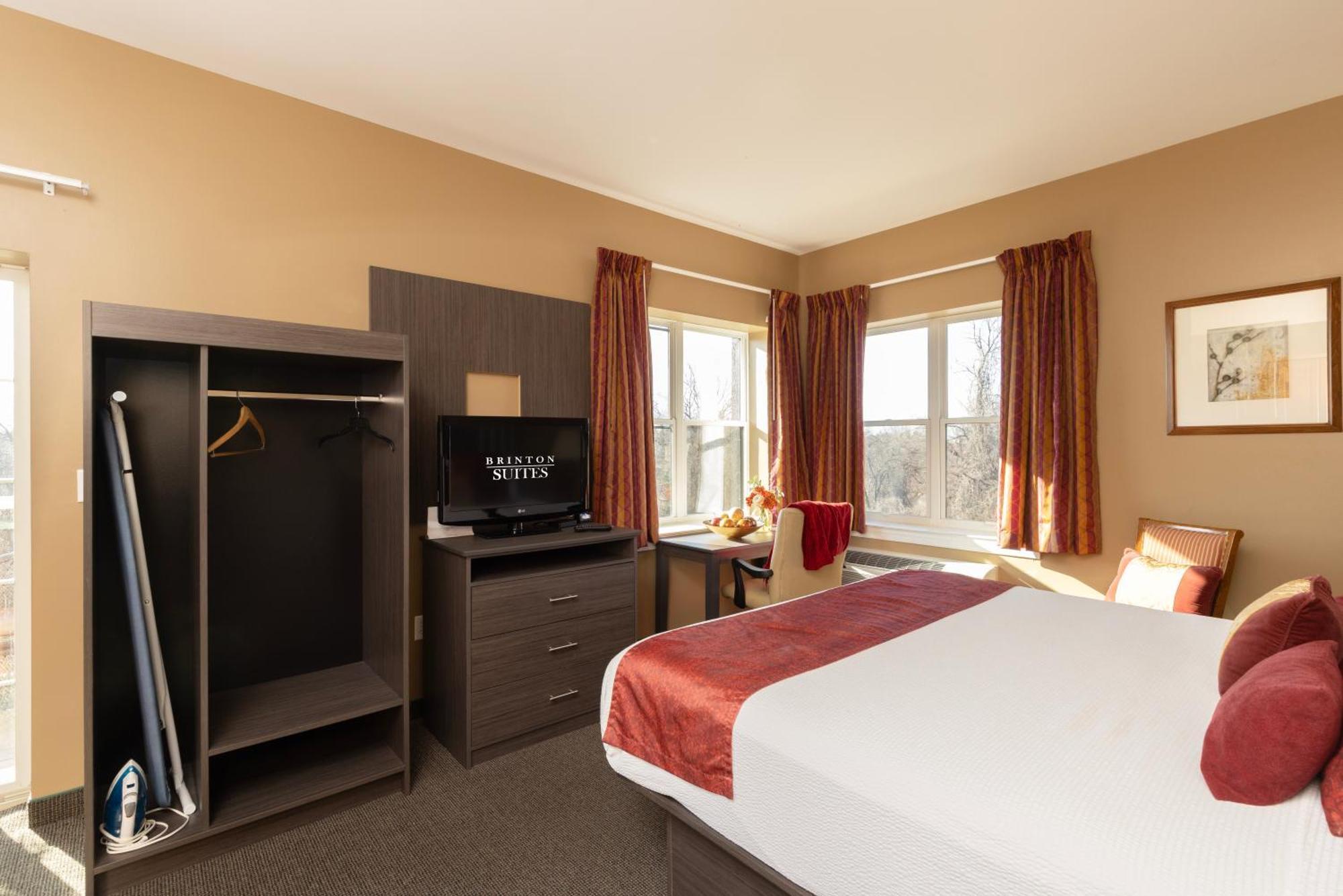 Brinton Hotel 2*