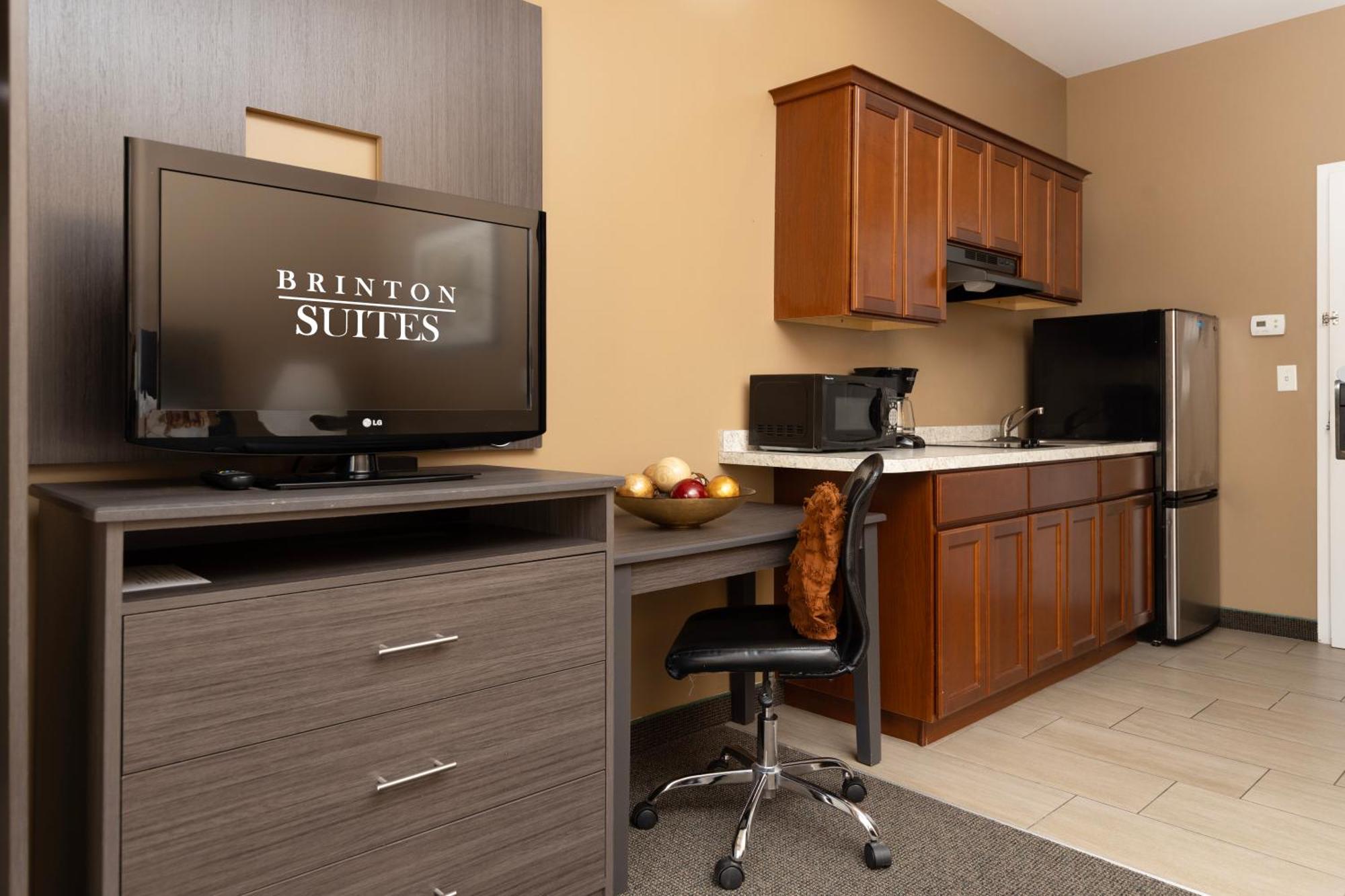 Brinton Hotel 2*